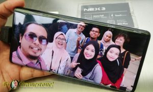 Paparan POLED Waterfall FullView™ Display