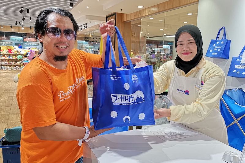 Shopping J-Hunt Aeon Big Subang Jaya