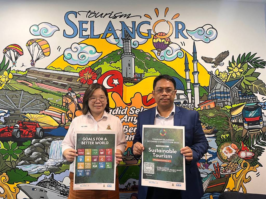 The Chief Executive Officer of Tourism Selangor, Azrul Shah Mohamad and the Manager of Industrial Department of Tourism Selangor, Chua Yee Ling