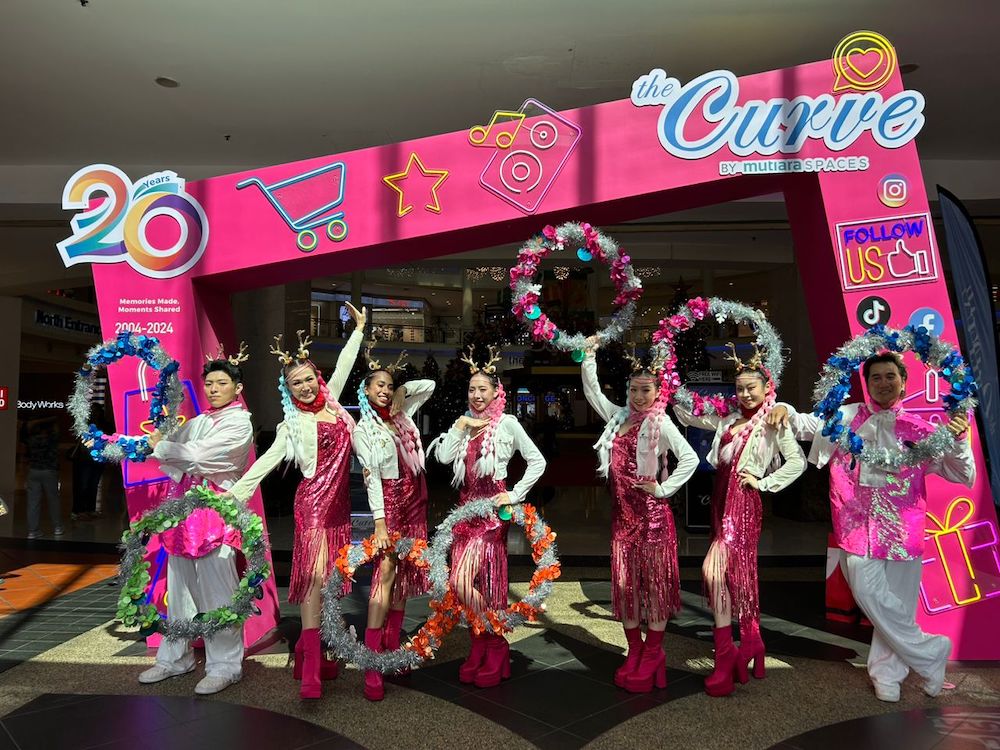 Celebrate the Curve’s 20th Anniversary Celebrate the Curve’s 20th Anniversary