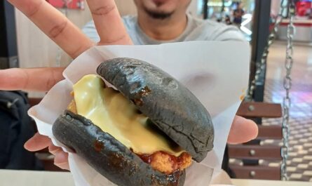 MB Gangjeong Chicken Burger Marrybrown