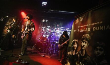 BluntSheep Di Puncak Dunia