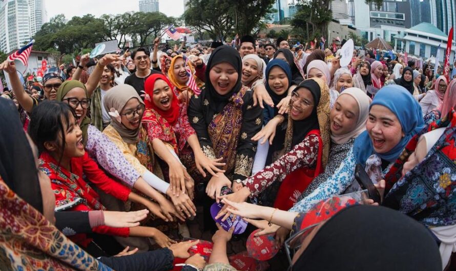 Keretapi Sarong 2025: Lebih Besar, Lebih Meriah, Lebih Serumpun