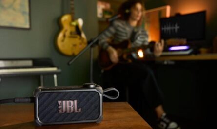JBL BandBox Solo Lifestyle
